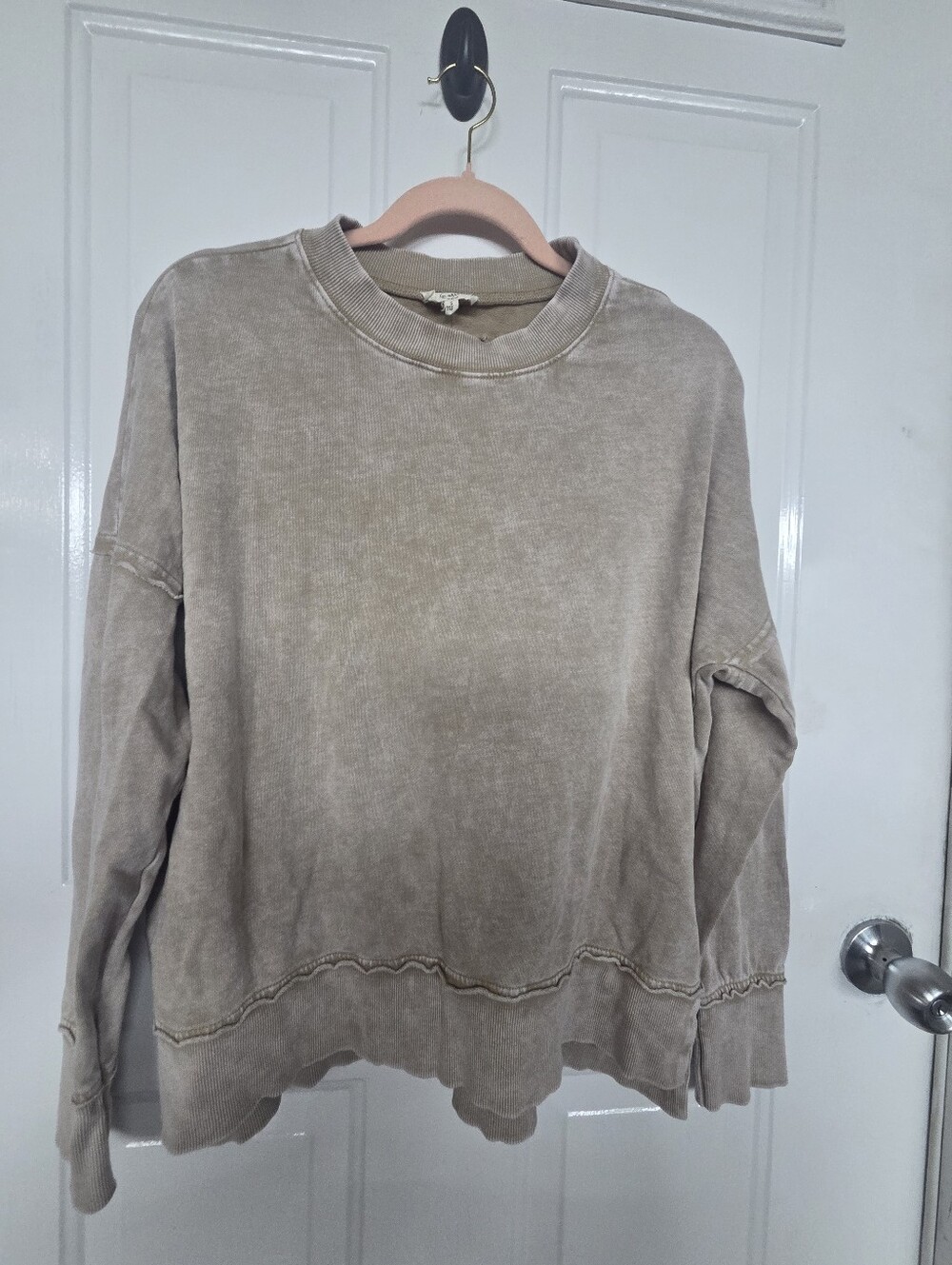 Easel Washed look Taupe Crewneck Sweatshirt - Women small TRENDY